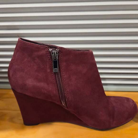 Anne Klein Trumble Boots Womens 9M Burgundy Wedge Ankle Boots Zip Up - Picture 5 of 10